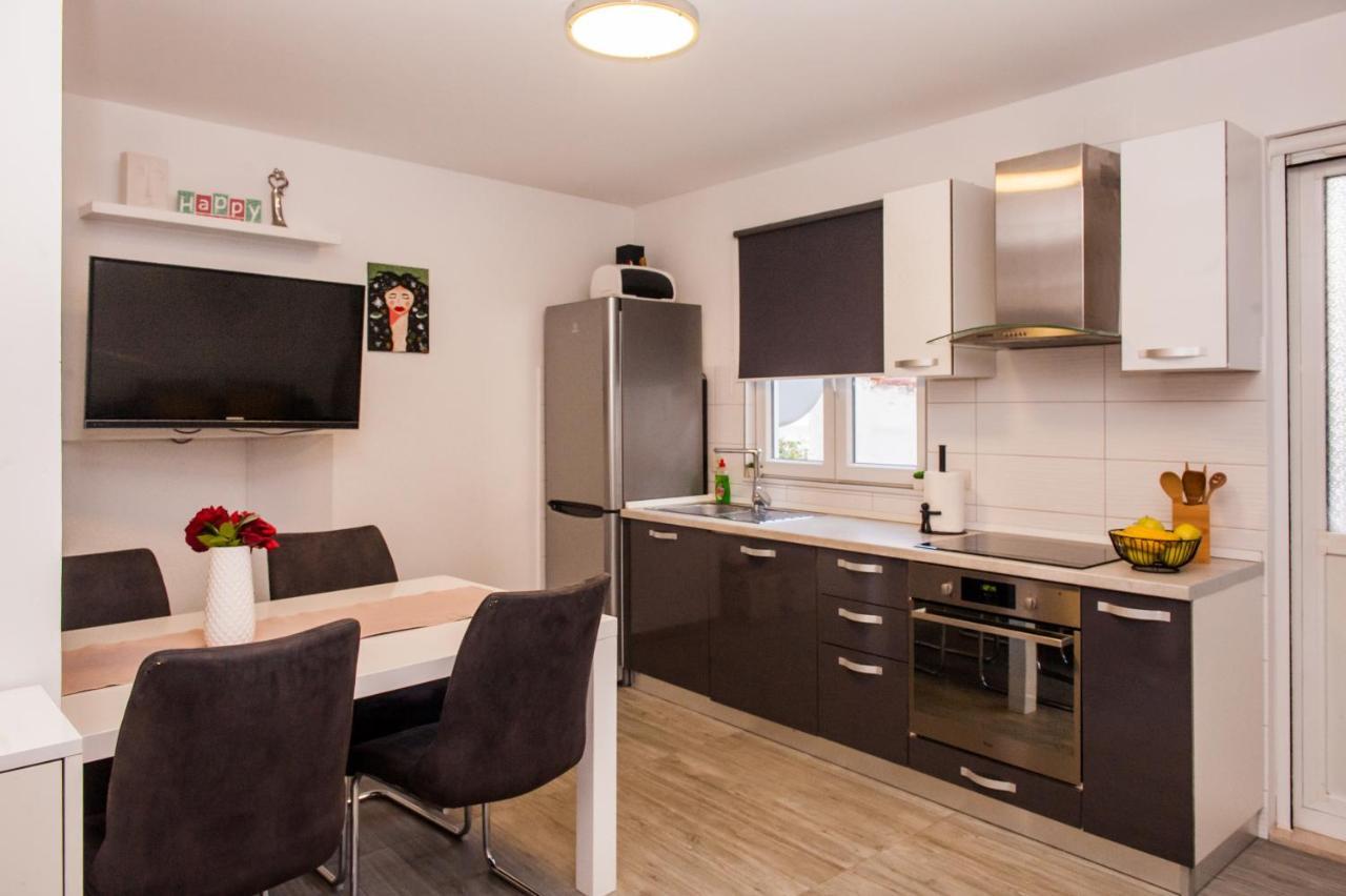 Miki - City Center Apartment With Large Balcony Split Eksteriør billede