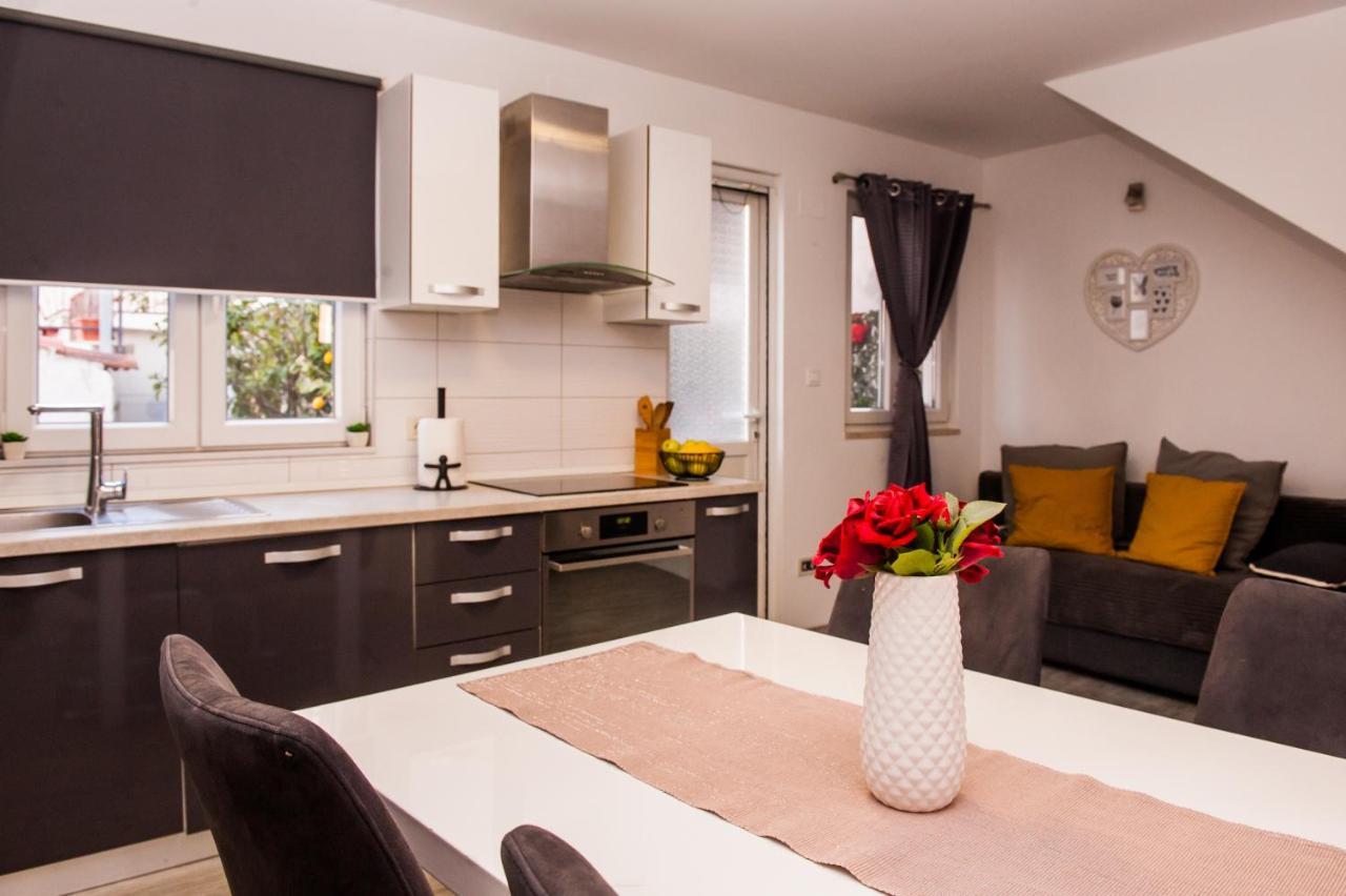 Miki - City Center Apartment With Large Balcony Split Eksteriør billede