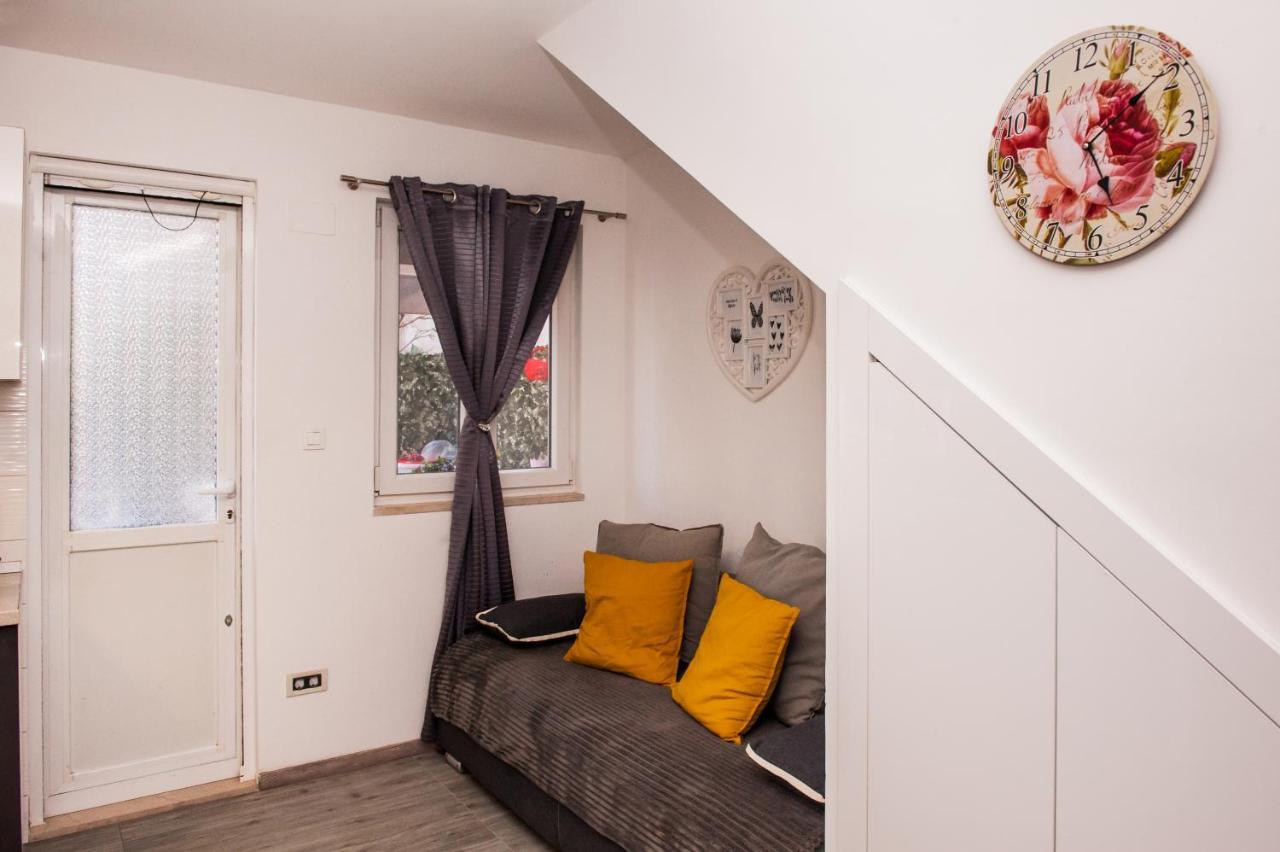 Miki - City Center Apartment With Large Balcony Split Eksteriør billede