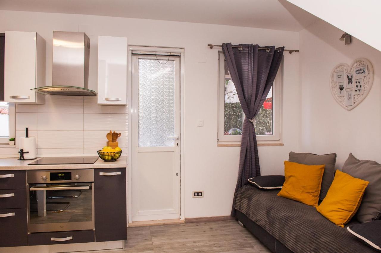 Miki - City Center Apartment With Large Balcony Split Eksteriør billede